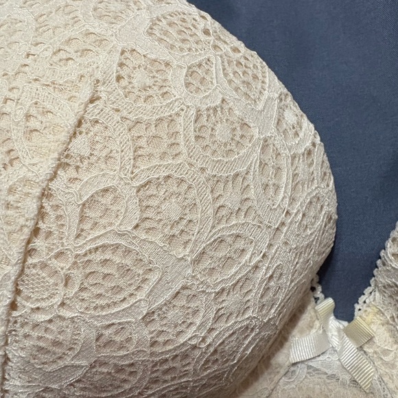 NWOT Victoria's Secret Cream Lace Push-up Bra Size 38B - Picture 2 of 4